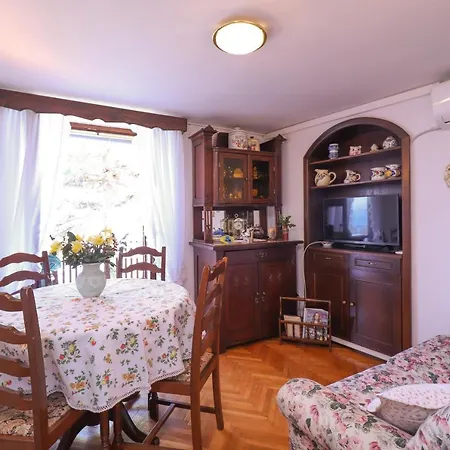 With Domestic Energy And Spectacular View Apartment