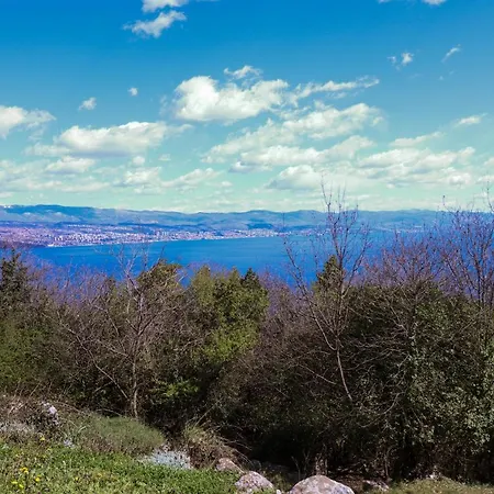 With Domestic Energy And Spectacular View Apartment Opatija
